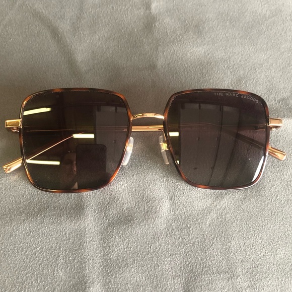 Marc Jacobs Accessories - Like New Marc Jacobs Sunglasses